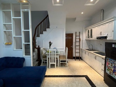 Nhà vị trí đẹp- giá tốt chính chủ bán nhà 5 tầng quận long biên sắp ra mặt phố lớn 4