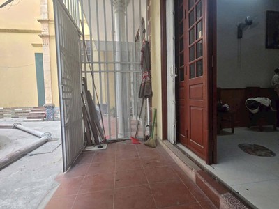 Bán căn nhà 3 tầng ngõ phố Nguyễn Thượng Mẫn, TP HD, 51.8m2, mt 4.47m, 3 ngủ, 3vs 2