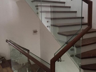 Cầu thang kính cường lực Hoàng Mai: An toàn đến đâu 0