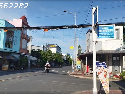 Bán gấp nhà mặt phố đinh hữu thuật sa đéc, đt. 200m2, 5pn, sổ hồng. giá chỉ 5 tỷ 0