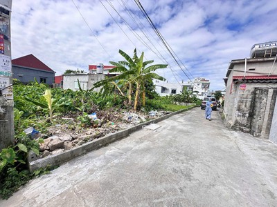 Đất trung tâm xuân la   đối diện khu đấu giá  ngõ thông gần 4m  giá chỉ 1.2x tỷ   cửa vốn tốt  zalo 1