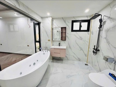 Phố nguyễn văn cừ, lô góc 58m2 8t, vài bước ra mặt phố, ô tô tránh, văn phòng - 2x tỷ 4