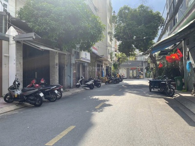 Mtkdt bàu cát / dt: 5x27m, 136m2 / kc: 5 tầng   thang máy full nội thất đẹp/ gía 23 tỷ 3