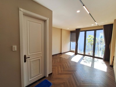 Nhà đẹp full nội thất ô tô đỗ cửa- vào nhà hồng tiến-bồ đề 48m2 x 6 tầng 15.5 tỷ long biên- hà nội. 2