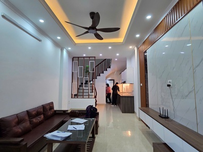 Bán nhà riêng 5 tầng nam đuống 32m2, mặt tiền 3.5 x 7.35 tỷ long biên. 2