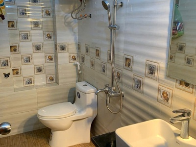 Bán nhà mặt ngõ đường Ngô Quyền, độc lập, sân cổng riêng giá rẻ 1