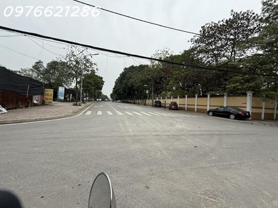 Lô góc đất phố hoa lâm việt hưng long biên 65m2 mt 5m giá 11,x tỷ gần phố 1