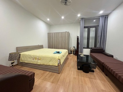 Bán Gấp Nhà 75m2 x 5 Tầng Giang Biên, Long Biên   Mặt Tiền 5m   Ô Chờ Thang Máy 0