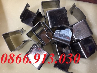 So sánh kẹp ngói nóc inox và phương pháp gắn ngói truyền thống 1