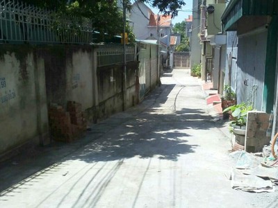 Bán gấp 100m đất-sổ đỏ, chính chủ  3,5 tỷ   Ngõ 86, tổ 3, khu 9, Cọc 8 -phường- Hạ Long- QN. 0