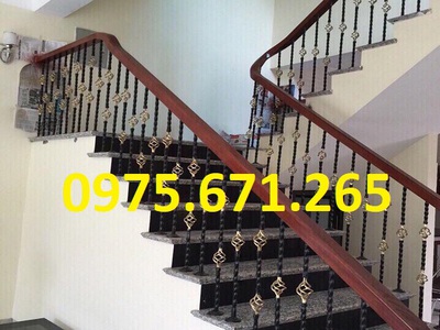 Cầu thang sắt nghệ thuật điểm nhấn cho không gian sống 0