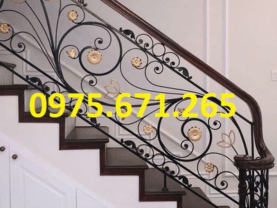 Cầu thang sắt nghệ thuật điểm nhấn cho không gian sống 1