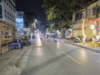  hồng mai   bạch mai  30m   5 tầng  5m ra mặt phố  giá: 8,5 tỷ  sổ đỏ sẵn sàng 0