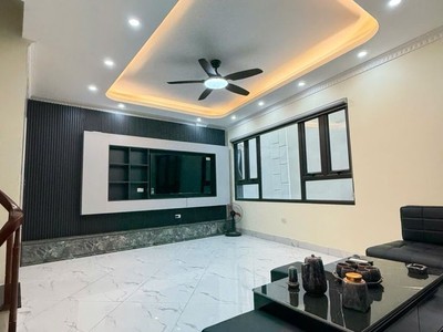 Hiếm   hơn 9 tỷ nhà mới ngõ 239 bồ đề full nội thất 35m x 6t thang máy ở luôn. 3