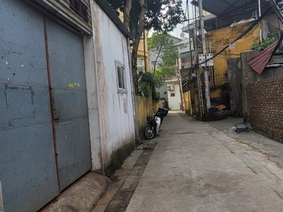 Chính chủ nhờ bán đất kèm nhà cấp tại ngọc thụy 0