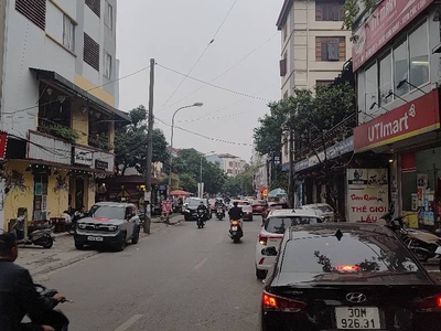 Nhỉnh 15 tỷ bán nhà bồ đề kinh doanh tấp nập. 47m x 5t ở luôn. cực gần cầu. 0