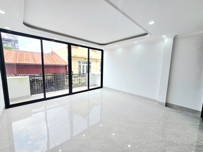 Nhà mới phố xuân đỉnh 35m 7t  nhỉnh 11. tỷ thang máy- full nội thất nhập khẩu- ngõ rộng 4