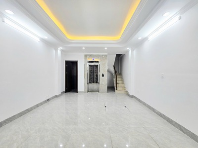 Nhà mới phố xuân đỉnh 35m 7t  nhỉnh 11. tỷ thang máy- full nội thất nhập khẩu- ngõ rộng 0