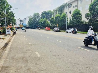 Ngay aeon mall   mặt tiền kinh doanh 40m có lề   dòng tiền trên trăm   78m nở hậu 4