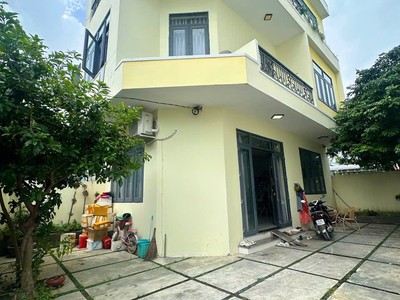 Bán nhà mê đúc 3 tầng đẹp lung linh ngang 9m ngay cầu dứa phú nông, vĩnh ngọc 0