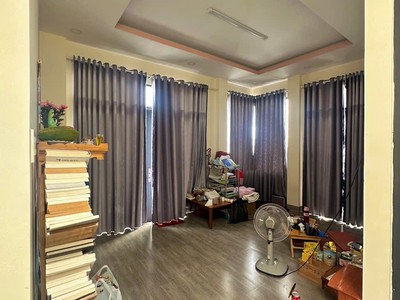 Bán nhà mê đúc 3 tầng đẹp lung linh ngang 9m ngay cầu dứa phú nông, vĩnh ngọc 2