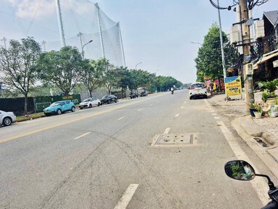 Ngay aeon mall   mặt tiền kinh doanh 40m có lề   dòng tiền trên trăm   78m nở hậu 3