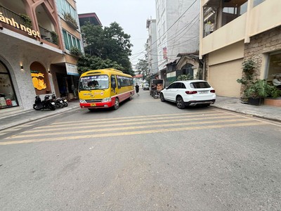 Trung tâm gia thụy 71m2, mt4.5m  - bán đất tặng nhà, vỉa hè xe bus tránh - 2x tỷ 0