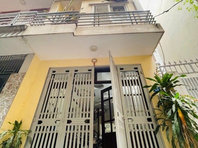 Nhà bántrung tâm cạnh mễ trì   cách vài chục mét đường miếu đầm   di chuyển dễ dàng khu ngoại 0