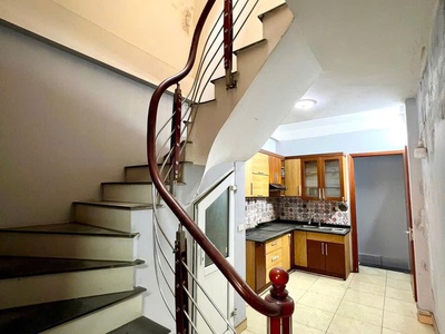 Cho thuê nhà mặt phố giải phóng, 50m  x 4 tầng, 3pn, 3 wc, 10 triệu 2