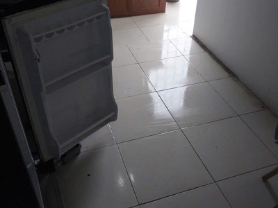 Cho thuê căn hộ tập thể tầng 5, 13 khuất duy tiến 90m , gồm 3 phòng ngủ, 2 wc 8 triệu 0