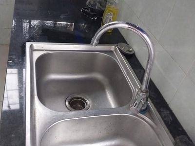 Cho thuê căn hộ tập thể tầng 5, 13 khuất duy tiến 90m , gồm 3 phòng ngủ, 2 wc 8 triệu 3