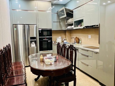 Bán nhà văn hương 45m2.  4 tầng. mặt tiền 3.3m. giá 12 tỷ đống đa hà nội 3