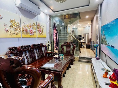 Bán nhà văn hương 45m2.  4 tầng. mặt tiền 3.3m. giá 12 tỷ đống đa hà nội 1