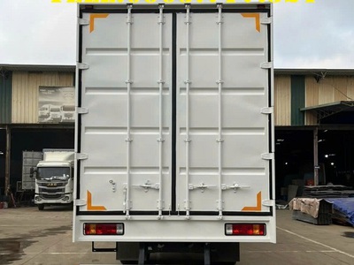 Xe tải Faw 7t25 tấn thùng kín container 9m9 giao ngay 2