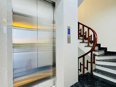 Giá tốt, bán nhà phân lô hoàng quốc việt, ô tô vào nhà, 115m, có thang máy chỉ 36.5 tỷ 1