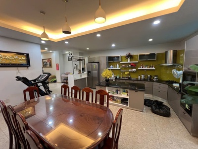 Bán biệt thự 5 tầng  - bình thạnh - đặng thùy trâm - 120m - mặt tiền 10m - vip - có hầm - 7pn lớn - 2