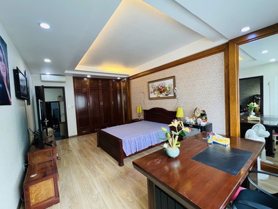 Bán biệt thự 5 tầng  - bình thạnh - đặng thùy trâm - 120m - mặt tiền 10m - vip - có hầm - 7pn lớn - 4