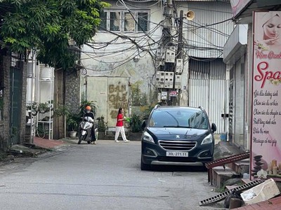 Siêu hiếm-lệ mật -dt: 62mm2-dân xây 5 t chắc chắn-đườngtrước nhà ô t ô tránh-kinh danh đinhr- giá: 0