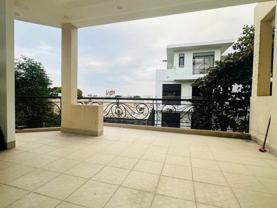 Lô góc - ngang 8.5m hiếm- hẻm xe ô tránh thông - cách sân bay quốc tế 1km- giáp tân bình- sân để 2 4