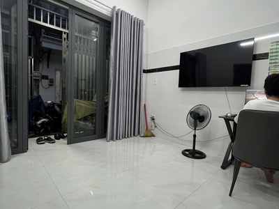 Nhà đẹp hxh vuông vức, 4x13m đường nguyễn hữu tiến, cách nhà ga t3 chỉ 1km 3