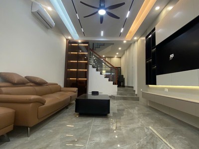  ngọc thụy   nhà đẹp full nội thất   ô tô đỗ cửa   gần đường 17m 0