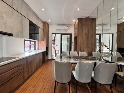 Bất động sản ngọc thụy, long biên: nhà 7 tầng có thang máy 3