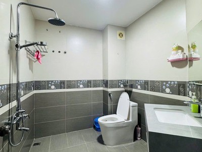 Bán nhà 4 tầng mặt phố Lý Công Uẩn, ph Lê Thanh Nghị, TP HD, 63.7m2, mt 4m, 4 ngủ, 3 vs 5