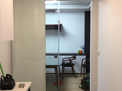 Cửa kính lùa ray treo: Sự kết hợp hoàn hảo giữa thẩm mỹ và chức năng 0