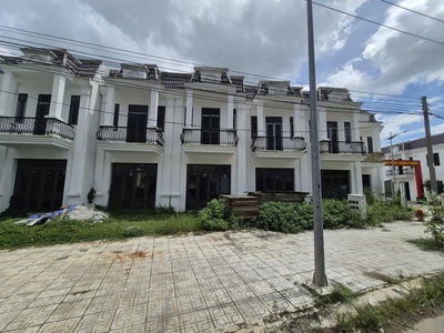 Bán nhà view sông ngay trung tâm TP Tân Uyên 0