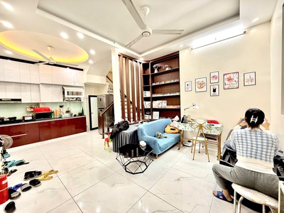 Nhà 4 tầng ngõ 48 Tôn Đức Thắng - kinh doanh buôn bán được - giá 3,65 tỷ 0