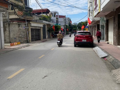 Bán nhà mặt đường Hạ Đoạn 4 0