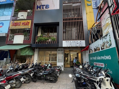 Cho thuê mặt bằng 8M mặt tiền Nguyễn Thị Minh Khai giá chỉ 65 triệu / tháng 8