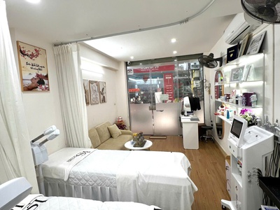 Cần sang nhượng mặt bằng và  thanh lý một số đồ spa  vào làm ngay 1