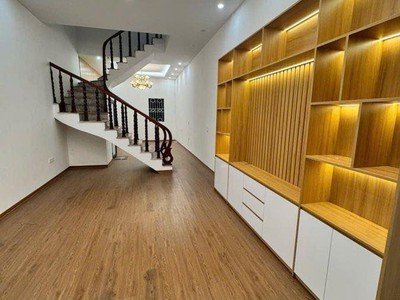 Giá rẻ như cho 61m2, nhỉnh 8 tỷ, 3t dân xây, full nội thất, phố thượng thanh 0